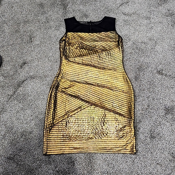 Calvin Klein Bodycon Midi Form Fitting Metallic Gold Sheer Shoulder Dress Size 8 - Picture 2 of 6